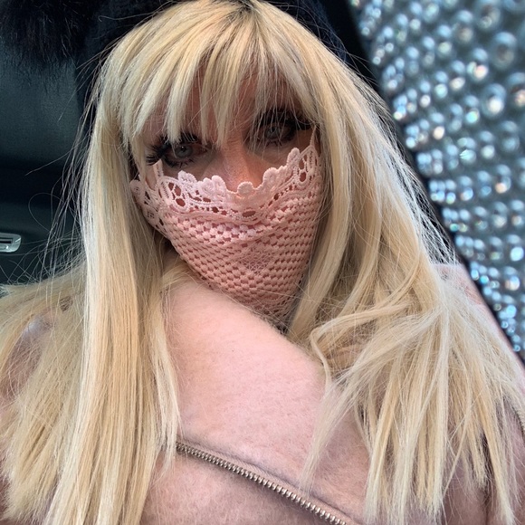 Meet your Posher, Coleen - Picture 6 of 17